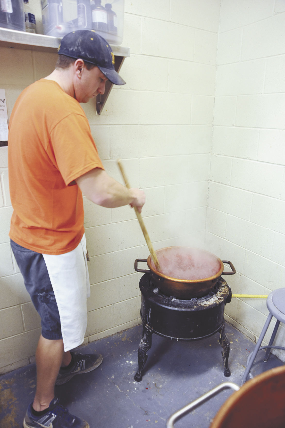 Anise candy: boiling